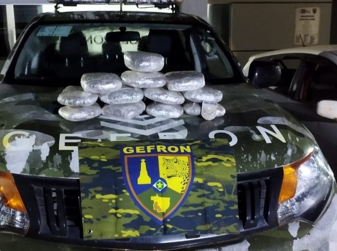 Gefron prende taxista e apreende 12 tabletes de supermaconha em compartimento oculto de veículo na BR-070