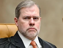 Toffoli e Moraes deveriam se declarar suspeitos no caso do Banco Master, diz especialista em regulação