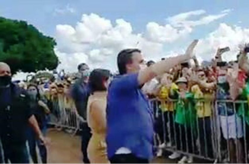 CPI da Covid aprova pedido de informação sobre passeios de Bolsonaro durante a pandemia