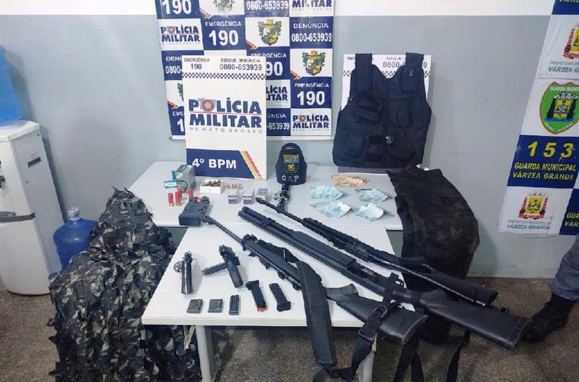 Força Tática apreende arsenal de armas de fogo e munições