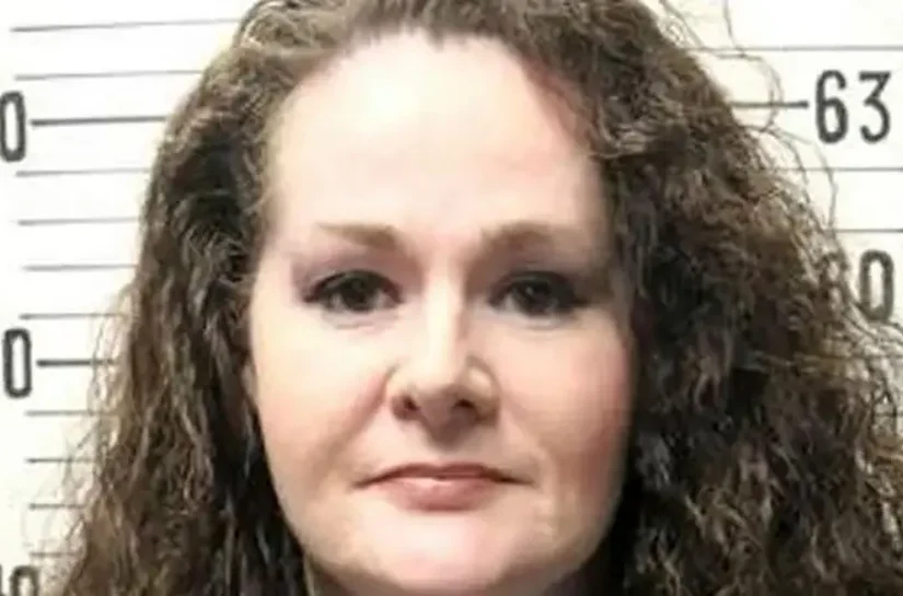 Christa Pike sobrevive a duas injeções letais; Tennessee, nos EUA, suspende execuções