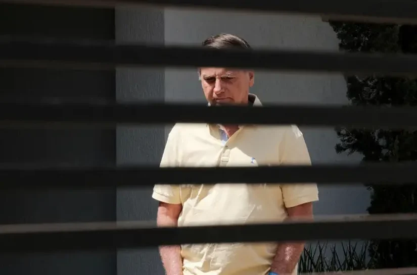 Bolsonaro é preso por risco de fuga após violar tornozeleira e Flávio convocar vigília: o que acontece agora?