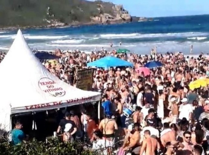 Covid-19: entre baladas e praias lotadas, Santa Catarina vive pior momento na pandemia