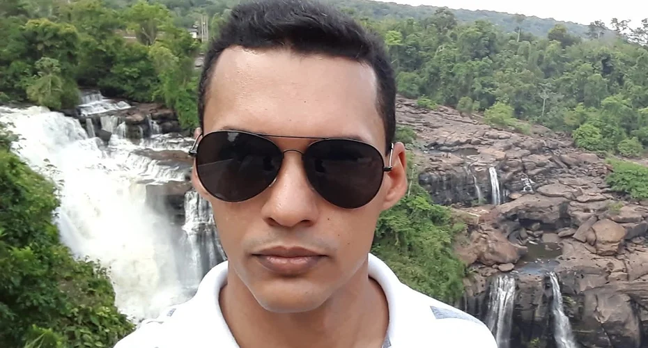 Armado, embriagado e reincidente: policial penal atira em local público e apavora clientes em MT