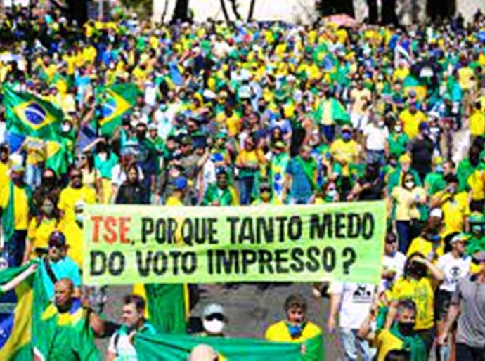 Apoiadores de Bolsonaro fazem ato pró-voto impresso em várias capitais