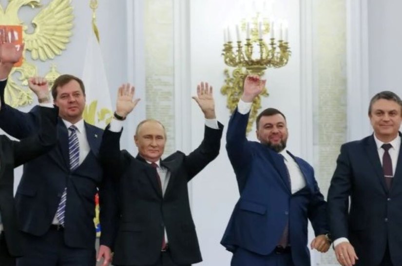 Putin declara lei marcial em quatro cidades da Ucrânia e limita circulação de civis em regiões fronteiriças da Rússia
