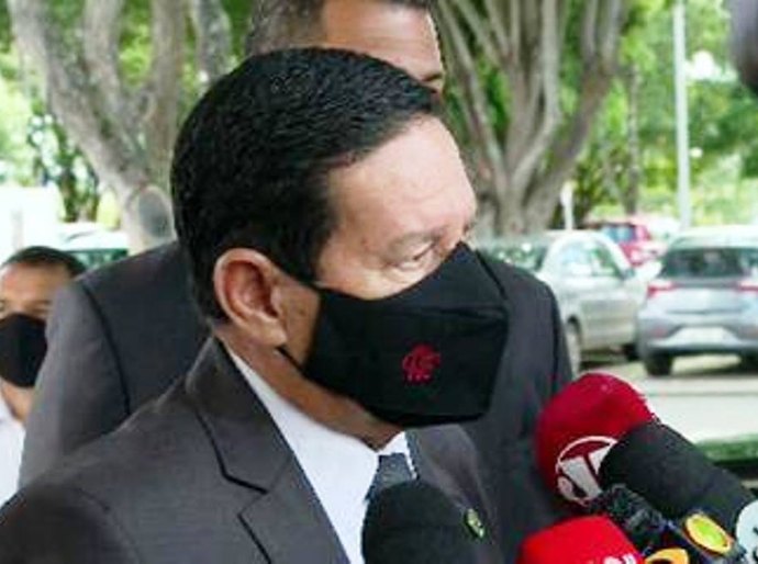 'Não adianta você querer impor algo nacional', diz Mourão sobre pedido de toque de recolher feito por secretários