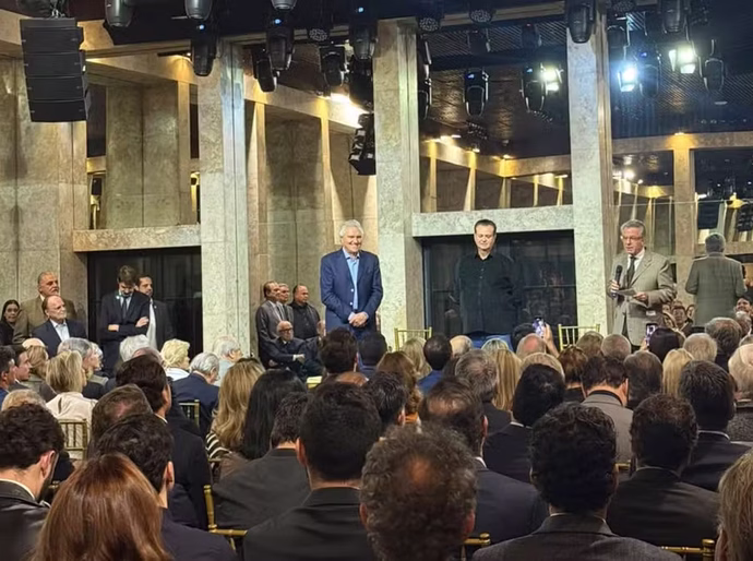 Kassab diz que Centrão está com Lula e que chance de Flávio Bolsonaro ser eleito é 'zero'