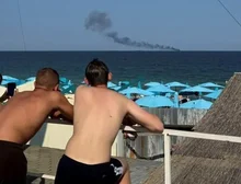 O balneário de luxo da Ucrânia onde turistas convivem com bombardeios diários: 'Todos ficam na praia observando os mísseis no céu'