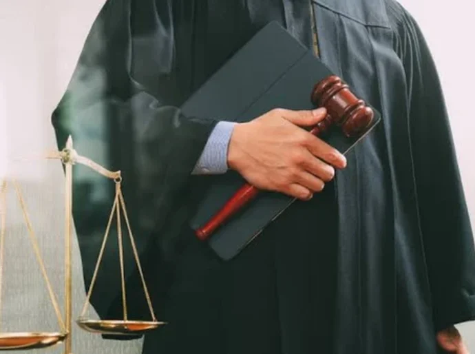 5 dos 'penduricalhos' mais inacreditáveis do funcionalismo brasileiro