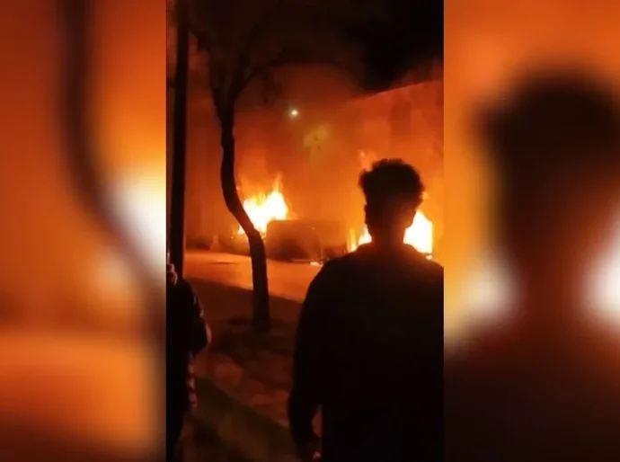 Número de mortos em protestos do Irã passa de 400, diz grupo de ativistas