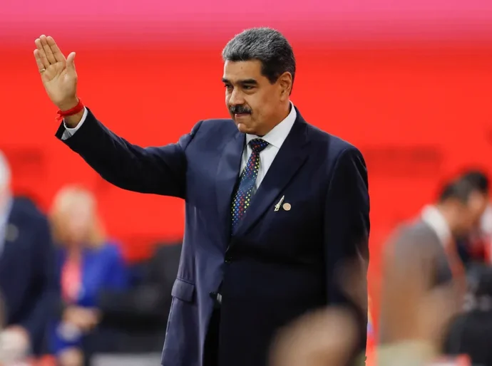 'Nenhum império vai tocar solo sagrado da Venezuela', diz Maduro