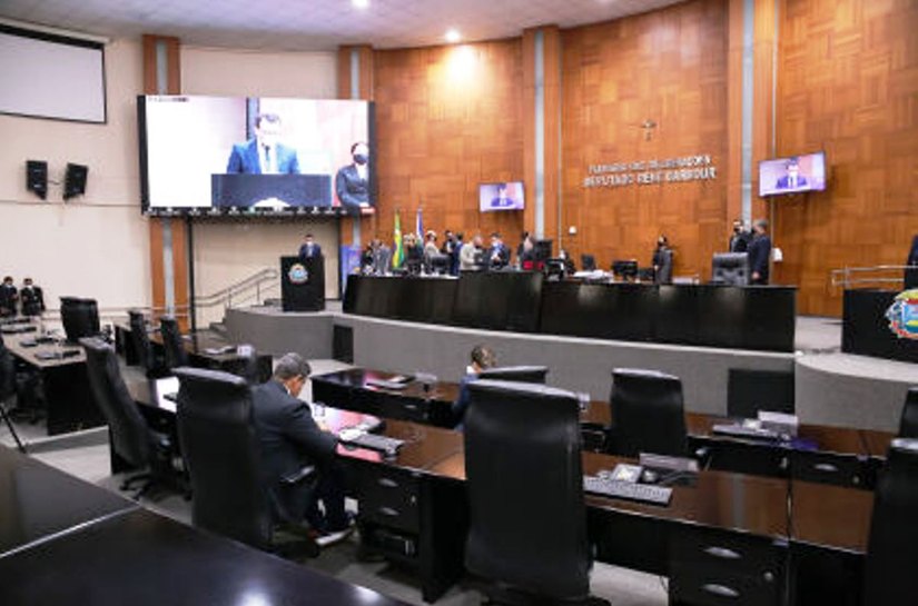 Deputados aprovam em redação final PLC que trata da alíquota da previdenciária para servidores