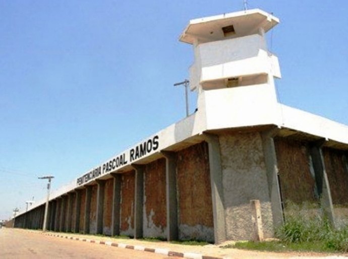 Polícia Civil cumpre buscas em quatro locais para apurar entrada de drogas na PCE