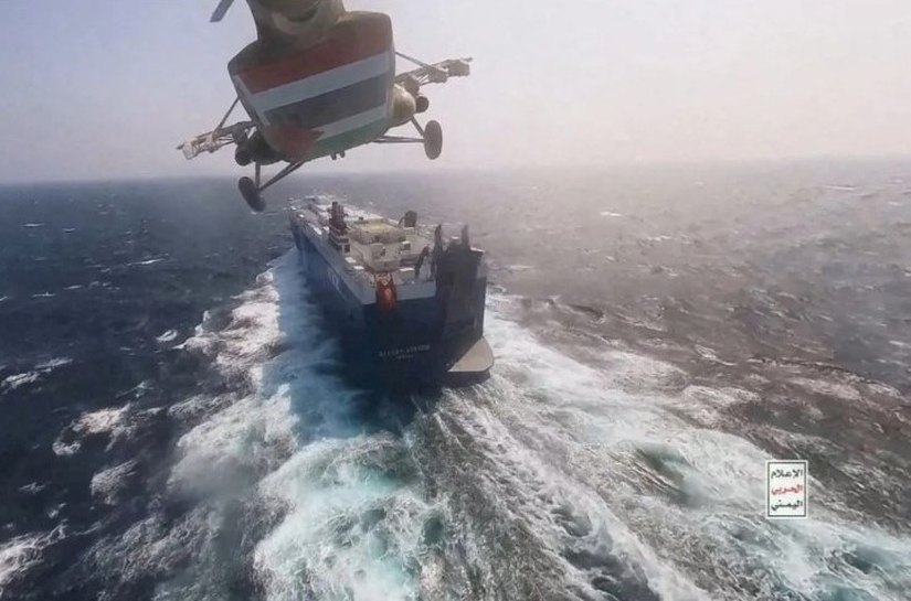 Houthis do Iêmen atacam navio militar dos EUA no Golfo de Aden
