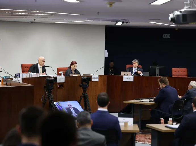 Às vésperas de julgamento, defesas intensificam busca por ministros do STF