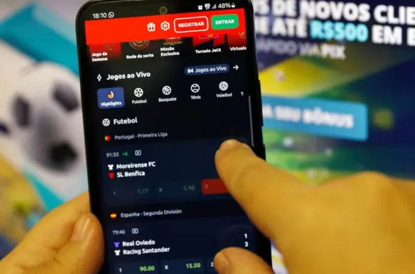 Como 'cambistas de bets' movimentam mercado ilegal milionário e oferecem apostas até para menores
