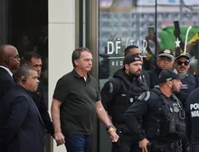 Cirurgia de Bolsonaro deve durar até quatro horas e terá anestesia geral
