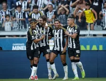 Atlético goleia América e encaminha hexa no Mineiro