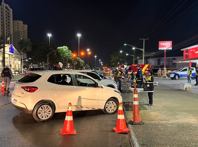 Operação Lei Seca prende 14 motoristas por embriaguez na Avenida do CPA