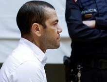 Daniel Alves é condenado por 'agressão sexual' na Espanha; entenda o caso
