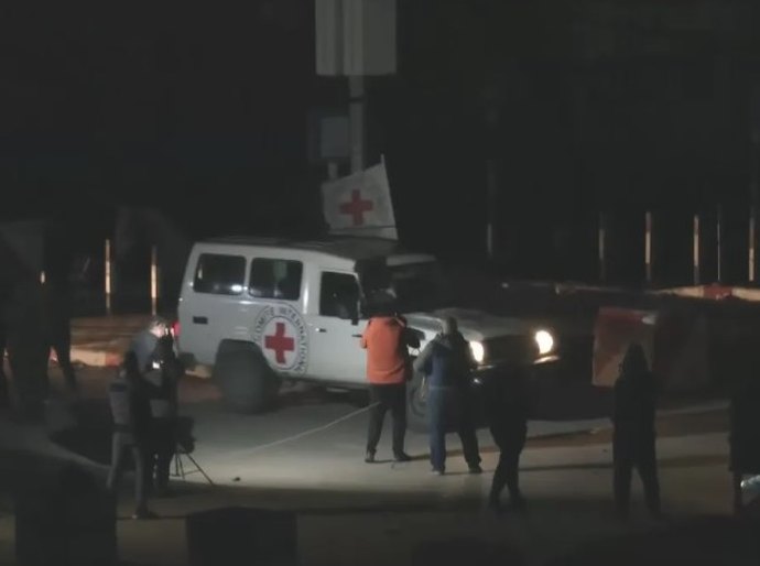 Cruz vermelha diz que segundo grupo reféns estão a caminho da passagem de Rafah