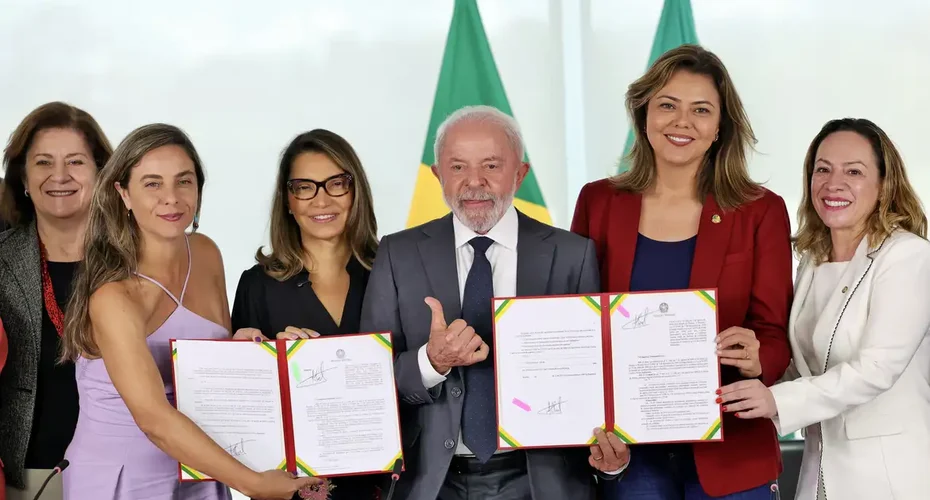 Lula sanciona leis para fortalecer combate à violência contra mulheres