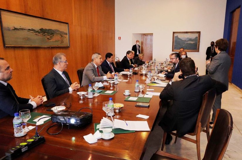 Mourão diz que governo federal estuda fortalecer órgãos ambientais