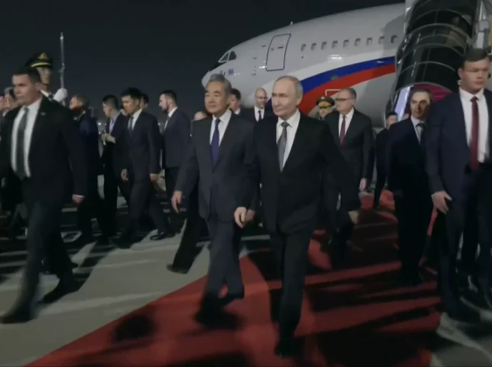 Putin chega à China para reunião com Xi Jinping