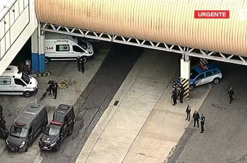 Homem faz reféns em ônibus na Rodoviária do Rio, e passageiro baleado está em estado grave