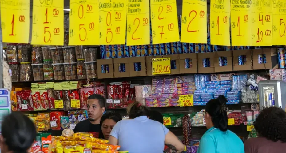 Os dilemas de pequenos empresários após fim da 6x1: 'Entendo, mas a conta não fecha'
