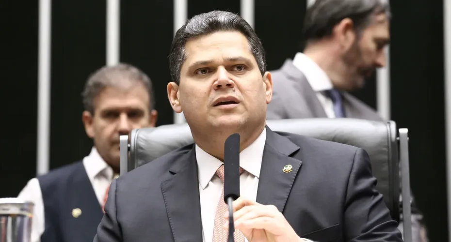 Alcolumbre mantém votação de quebra de sigilo de Lulinha por CPMI do INSS