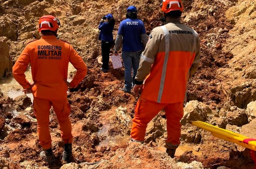 Bombeiros resgatam corpo de homem soterrado em garimpo em MT
