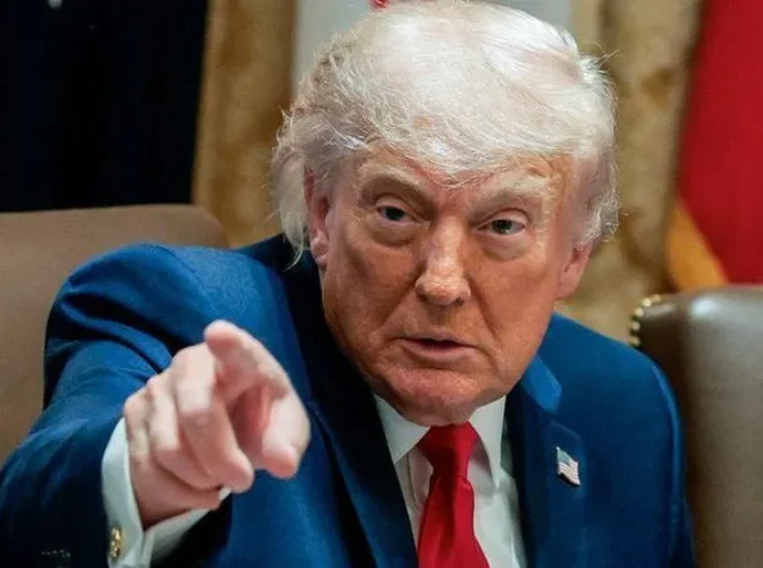 Trump assina ordens contra cidadania por nascimento e 'turismo de parto'