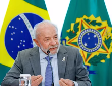'Caso dele é de polícia', diz Lula sobre pedido de dinheiro de Flávio a Vorcaro para filme de Bolsonaro