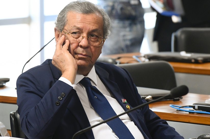 Jayme Campos na berlinda: sem apoio de Bolsonaro, prefeitos e aliados, senador caminha para aposentadoria forçada