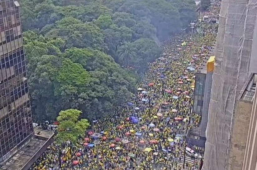 Apoiadores de Bolsonaro fazem ato na Avenida Paulista