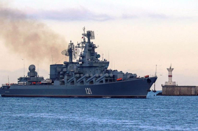 Navio russo Moskva é gravemente danificado
