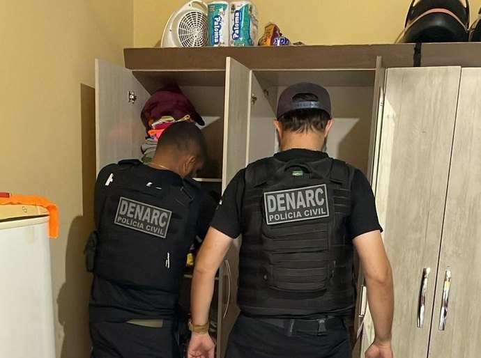 Polícia Civil cumpre buscas contra grupo envolvido em distribuição de drogas e armas em Várzea Grande