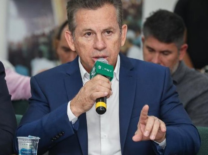 “Burrocracia” trava o Brasil, alerta Mauro Mendes