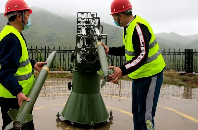 A controversa aposta da China para 'fabricar' chuva - e por que muitos ainda duvidam dos resultados