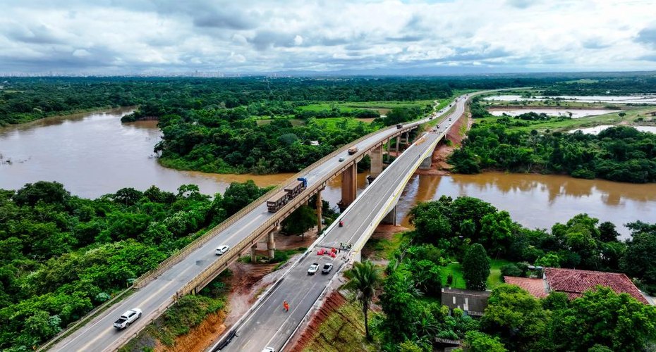 Governo de MT inaugura ponte na BR-163 em VG e entrega asfalto novo da MT-400 e de 4 bairros de Cuiabá