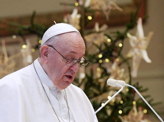 Papa pede que países compartilhem vacinas contra coronavírus em mensagem de Natal