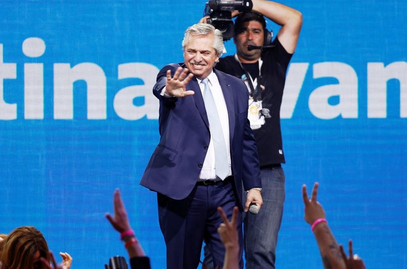 Virada eleitoral inesperada na Argentina mantém peronismo vivo, apesar do avanço da oposição