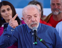 Lula protocola documento no TSE e no STF em que diz que libera a divulgação de sigilos dele e de parentes se Flávio também o fizer