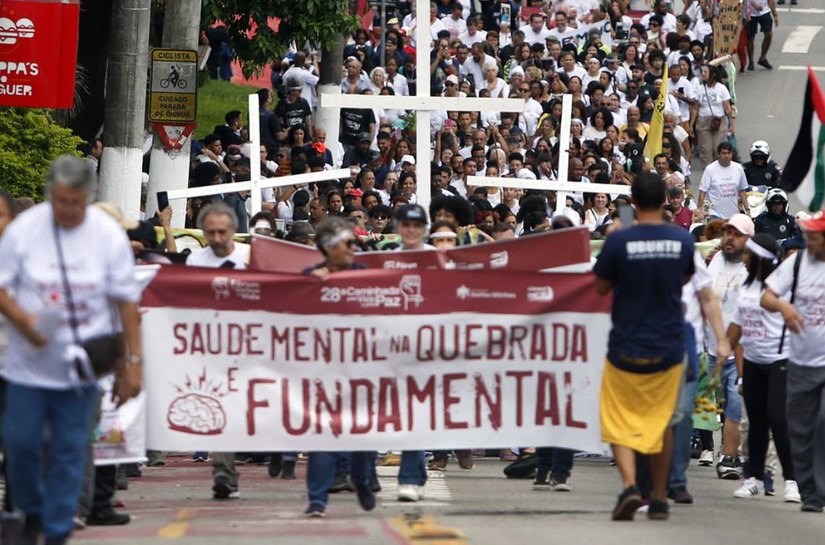 Caminhada em SP pede paz e saúde mental em bairros da periferia