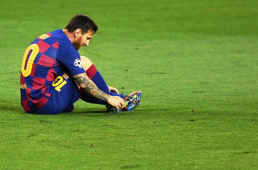 Messi anuncia que fica no Barcelona: “Jamais iria à Justiça contra o clube da minha vida”