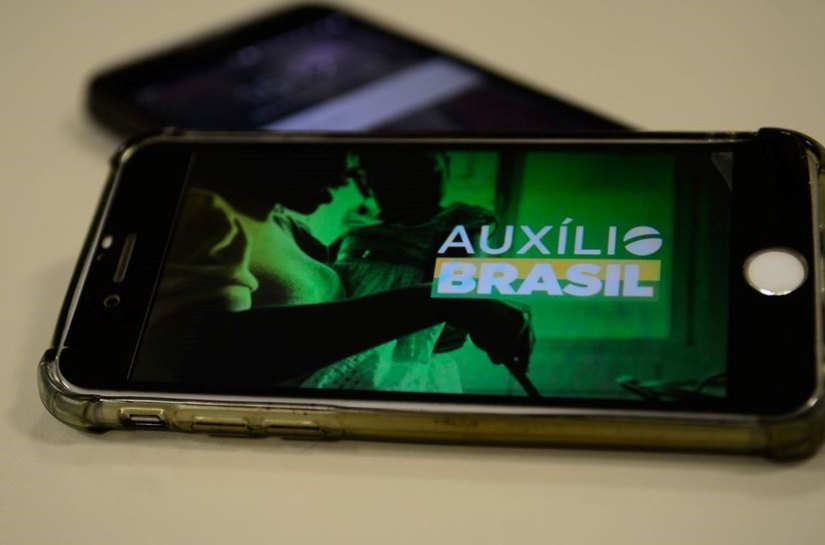 Beneficiários do Auxílio Brasil com NIS de final 6 recebem hoje