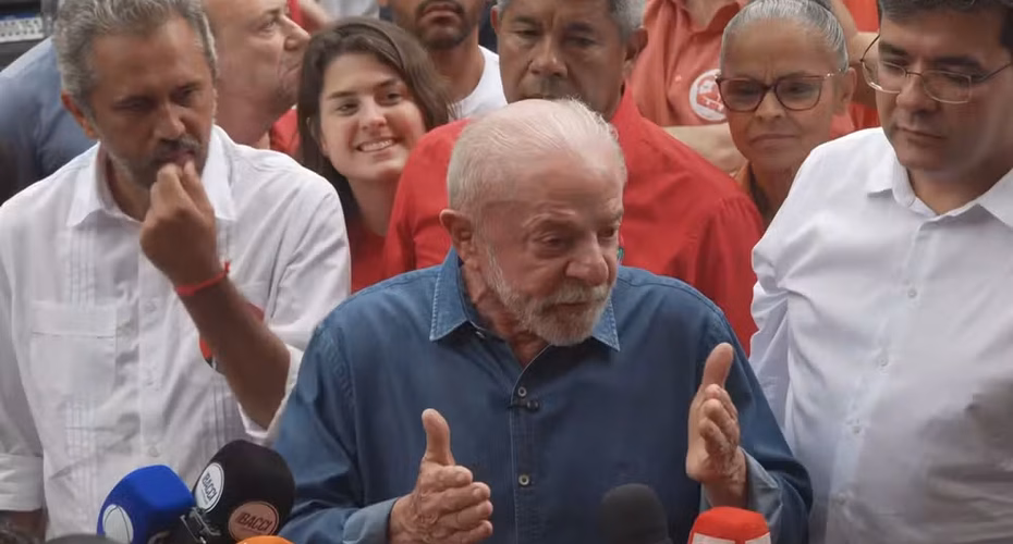 Lula faz ato na Paulista e pede que eleitores convençam quem não foi votar no 1º turno: 'Temos obrigação de conversar'