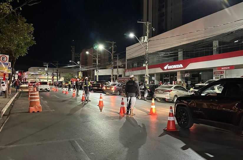 Operação prende 13 condutores embriagados na Avenida Isaac Póvoas, em Cuiabá